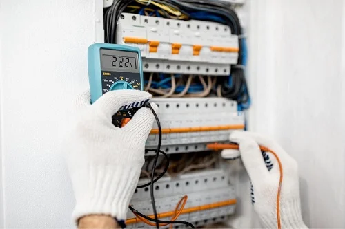 electrician-tucson-arizona-testing-electrical-panel